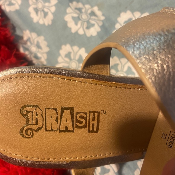 COPY - Metallic Gold size 9 wedges - Picture 5 of 5